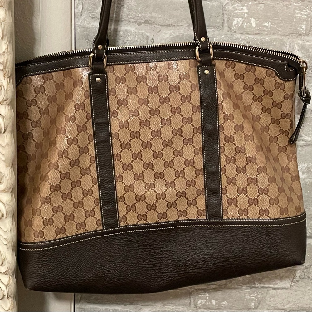 Gucci tote with zipper closure gold hardware